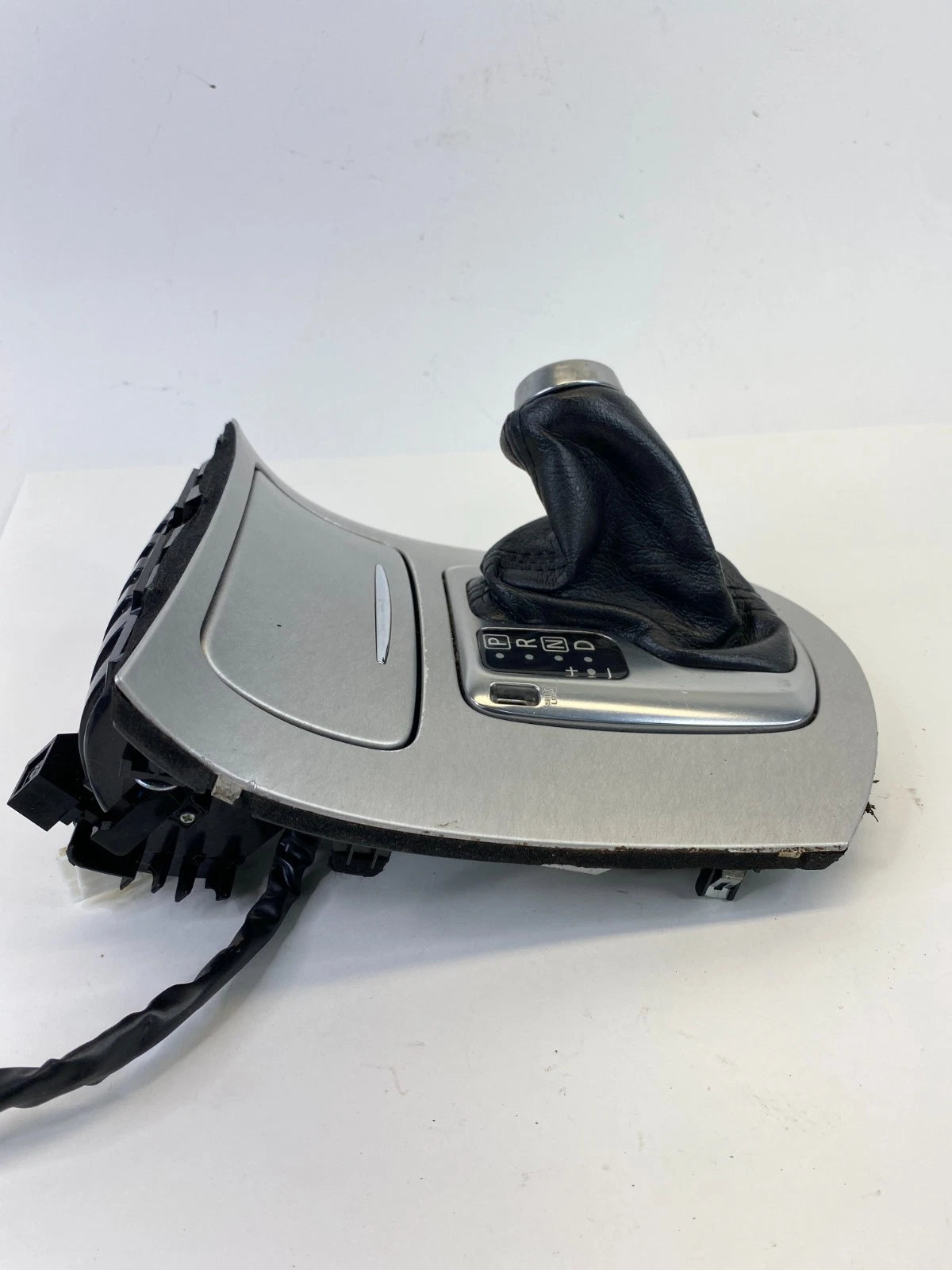 07 08 INFINITI G35 AUTOMATIC CENTER CONSOLE SHIFTER BEZEL W/ ASH TRAY 68800JK00A