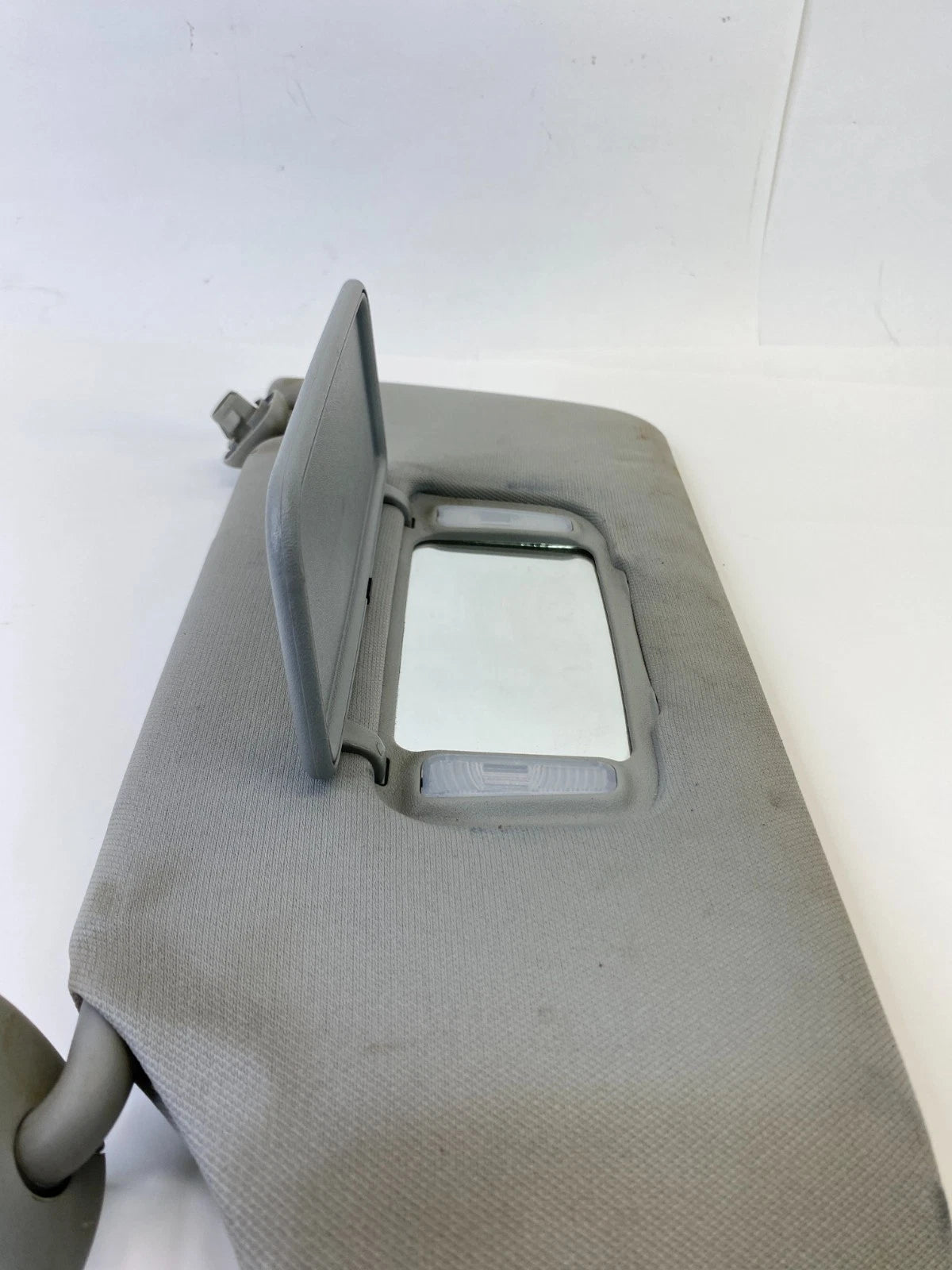 2003-2007 HONDA ACCORD LEFT DRIVER SIDE SUN VISOR WITH ILLUMINATED MIRROR OEM