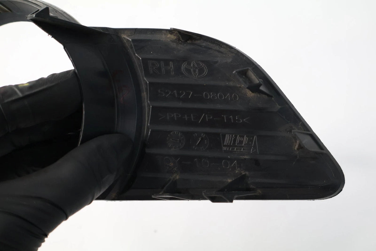 2011-2017 TOYOTA SIENNA FRONT RIGHT FOG LAMP LIGHT TRIM HOLE COVER 52127-08040