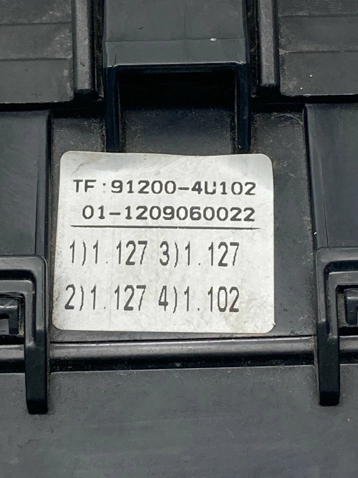 2011-2013 KIA OPTIMA 2.4L SEDAN ENGINE COMPARTMENT RELAY FUSE BOX ASSY OEM