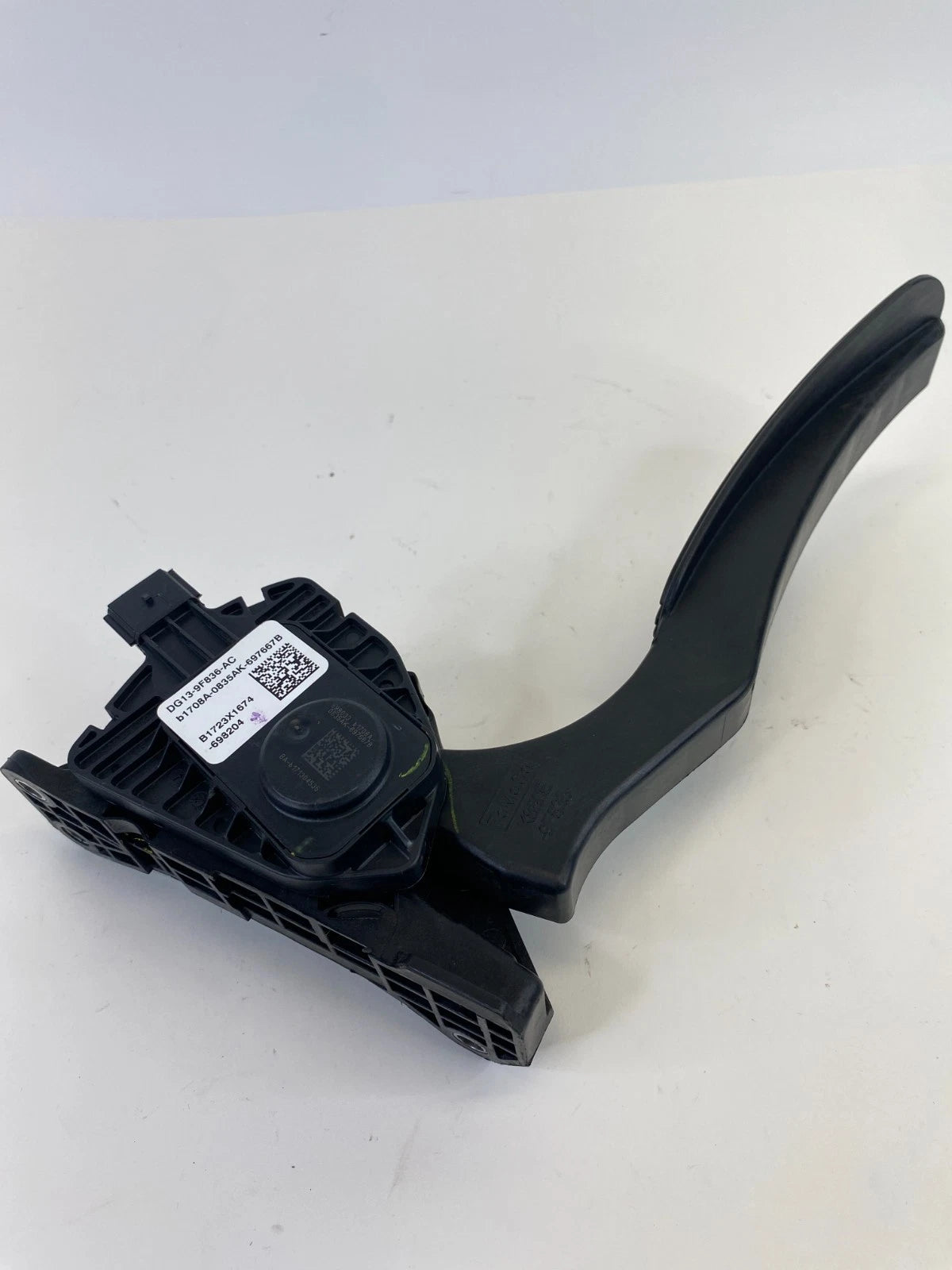 2013-2019 Ford Taurus Accelerator Pedal Gas Assembly DG13-9F836-AC OEM