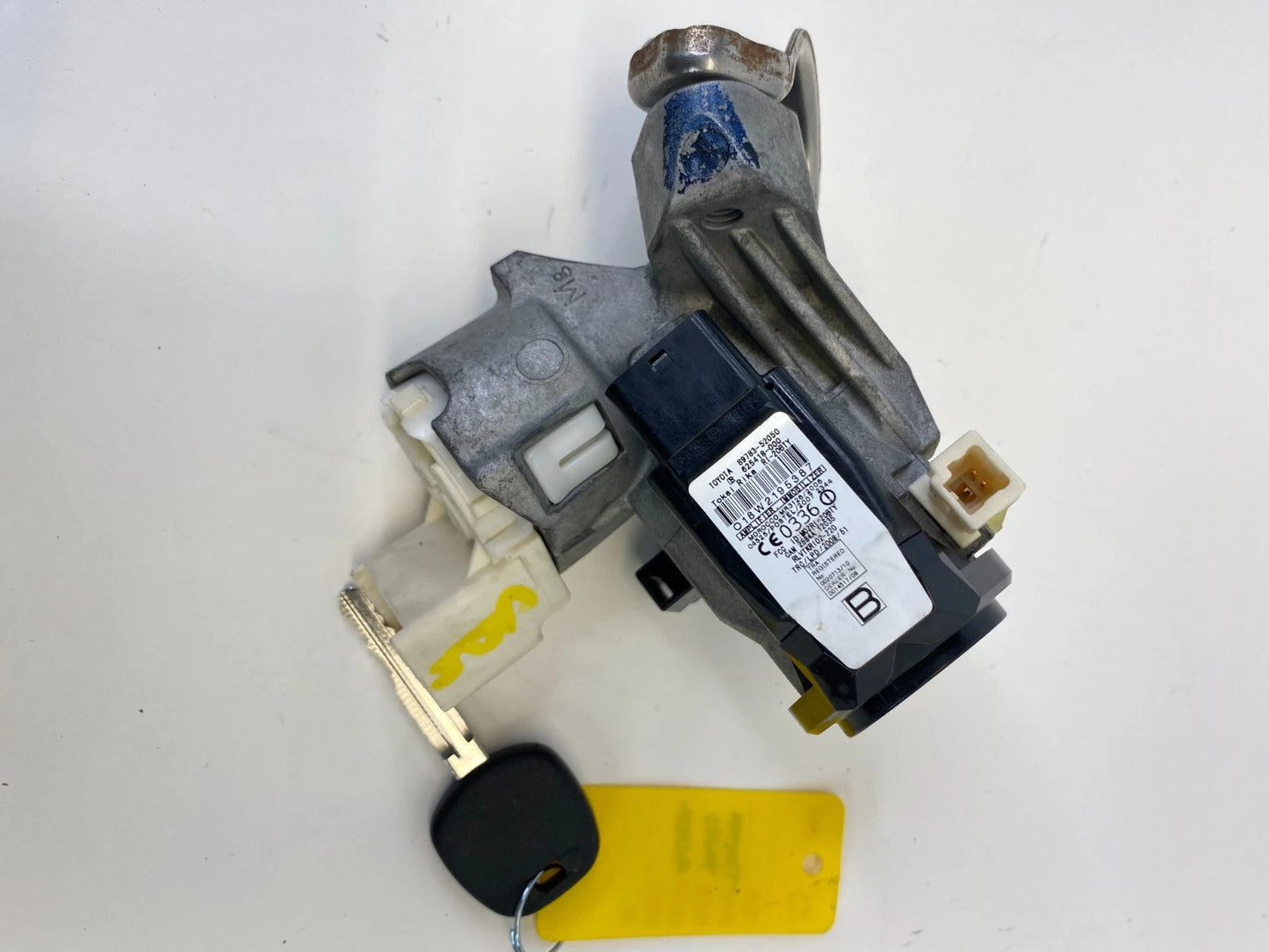 2006-2012 TOYOTA YARIS SEDAN HATCHBACK IGNITION SWITCH LOCK CYLINDER KEY OEM
