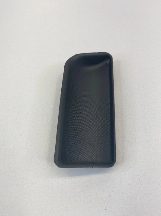 06-13 CHEVROLET IMPALA REAR RIGHT DOOR PANEL SCREW COVER CAP MAT TRIM 10352912