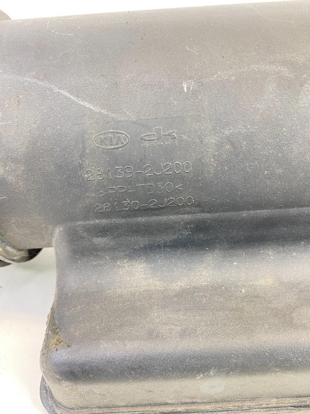 2009-2011 Kia Borrego 3.8L 24V 4WD Air Intake Hose Duct Pipe 28139-2J200 OEM