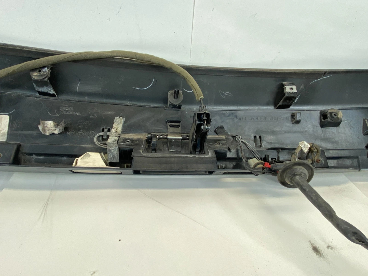 11-16 CHRYSLER TOWN & COUNTRY RR TAILGATE TRIM MOLDING W/CAMERA PANEL 3066685501