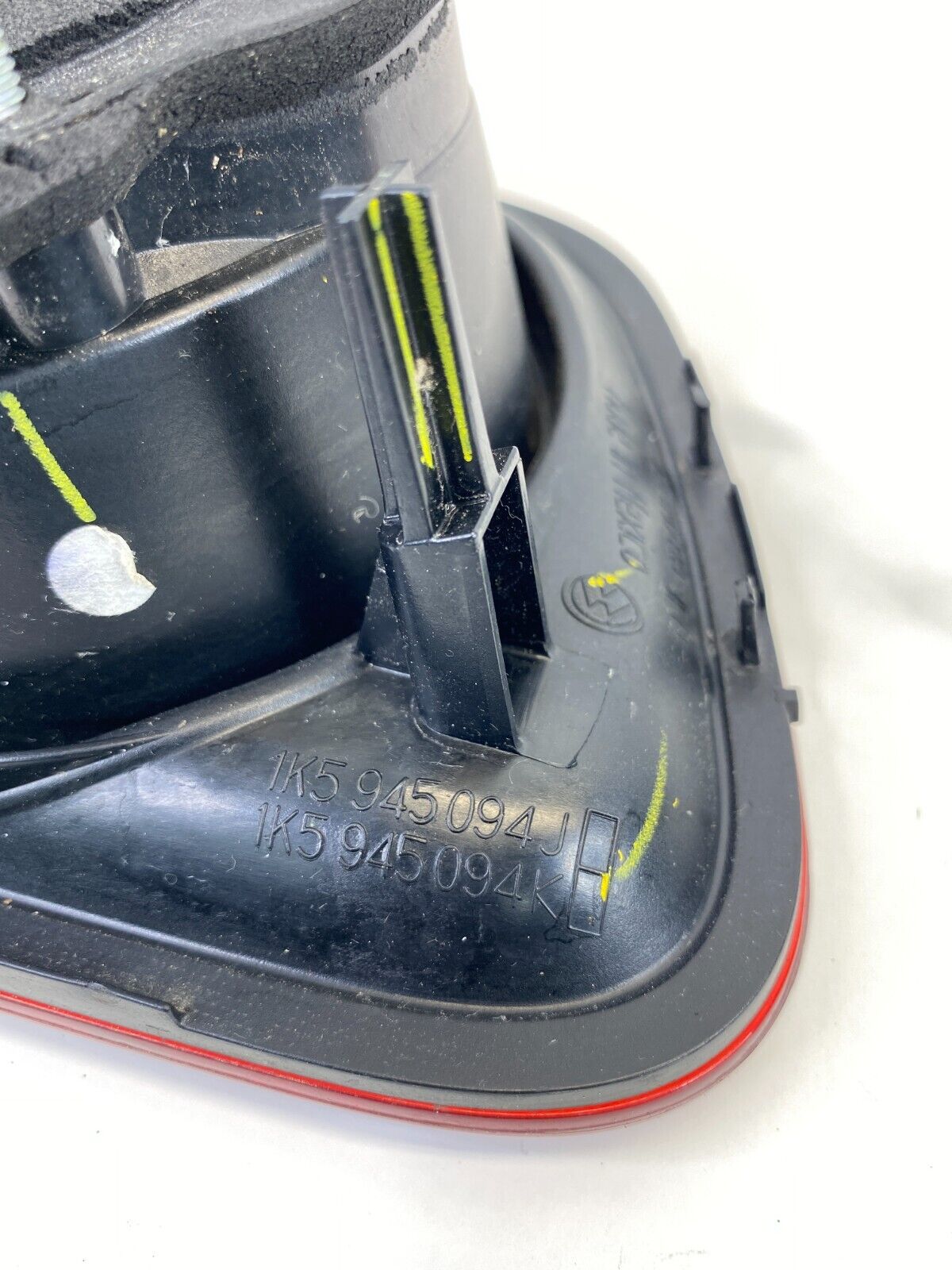 05-07 Volkswagen jetta Sedan Right Side Inner Tail Light Taillight 1K5945094J