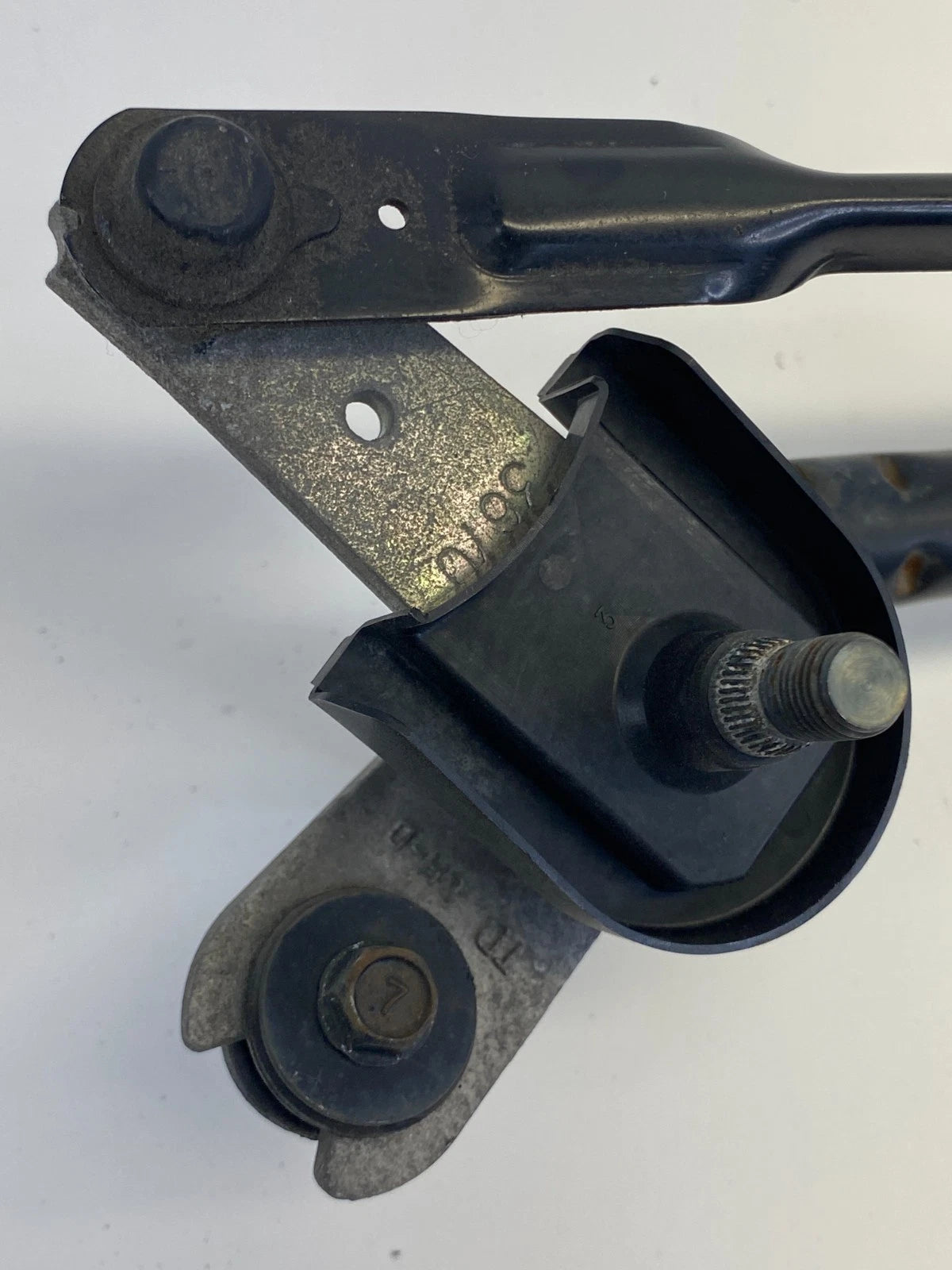 2010-2013 KIA FORTE WIPER MOTOR & TRANSMISSION LINKAGE FRONT UNIT 98110-1M00 OEM