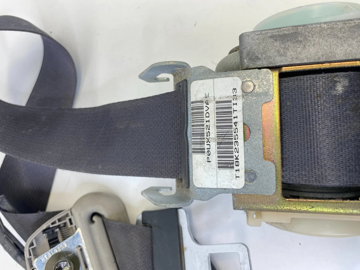 2005 CHRYSLER 300 FRONT RH PASSENGER SEAT BELT RETRACTOR UNIT 0UX521DVAE OEM