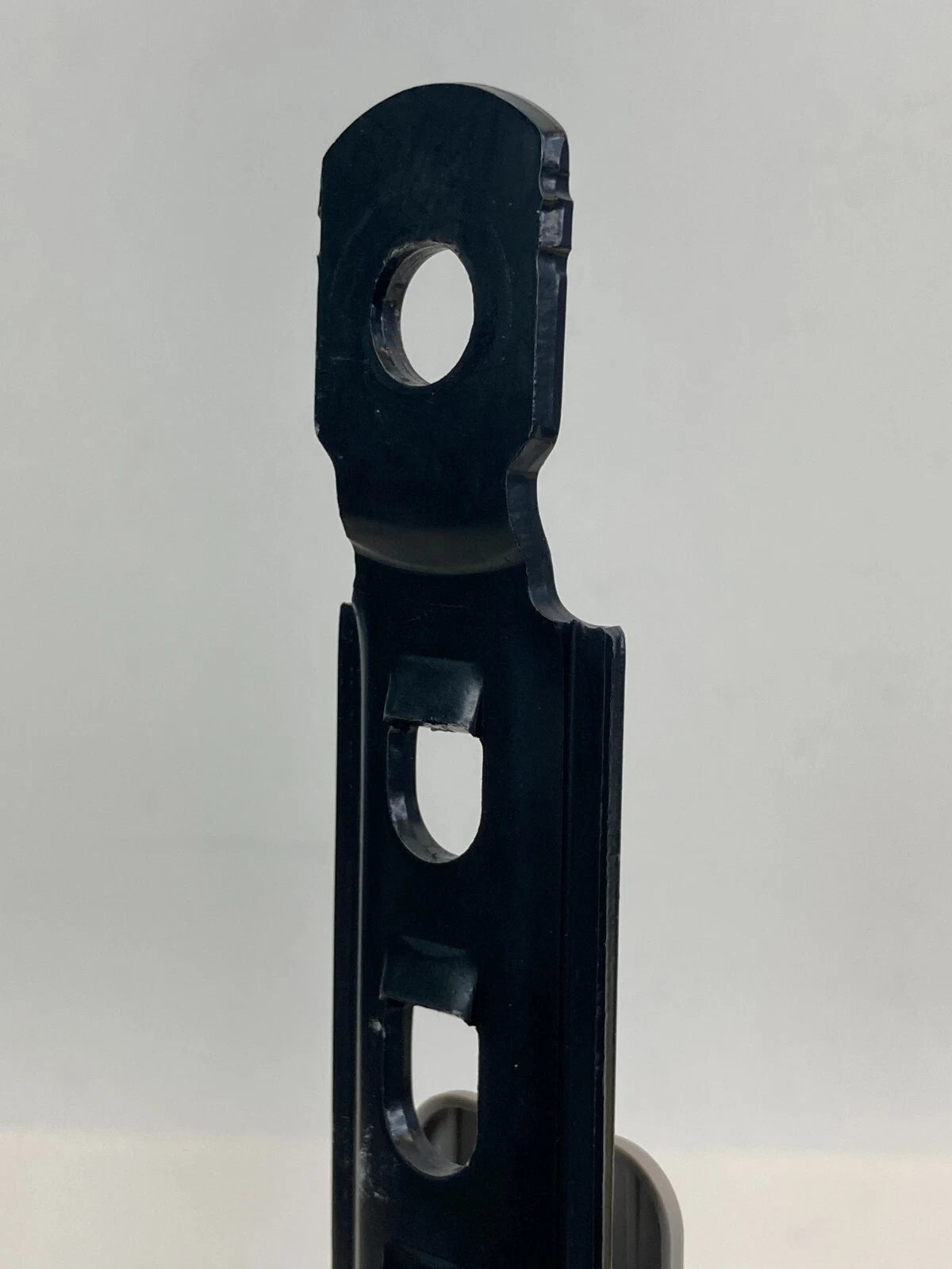 2013-2017 NISSAN JUKE FRONT RIGHT PASSENGER SIDE SEAT BELT HEIGHT ADJUSTER OEM