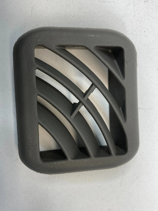 2002 2003 GMC ENVOY SUV 4DR CENTER CONSOLE REAR RIGHT AIR VENT DEFROSTER GRILLE
