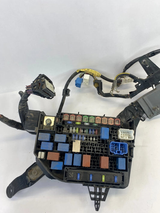 2010-2013 SUZUKI KIZASHI SE ENGINE FUSE BOX JUNCTION BLOCK UNIT 36068-57L60 OEM