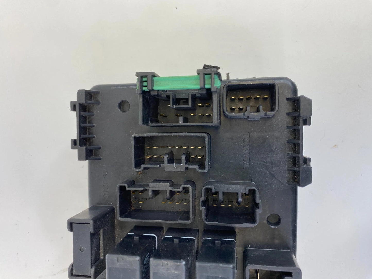 2003-2008 PONTIAC VIBE 1.8L ENGINE FUSE RELAY BOX COMPARTMENT BLOCK JUNCTION OEM