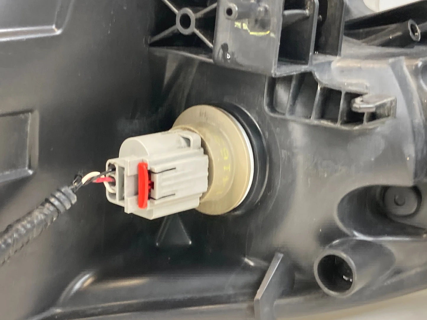 14-16 Nissan Versa Note Front Right Passenger Headlight Headlamp 26010-3WC0A OEM