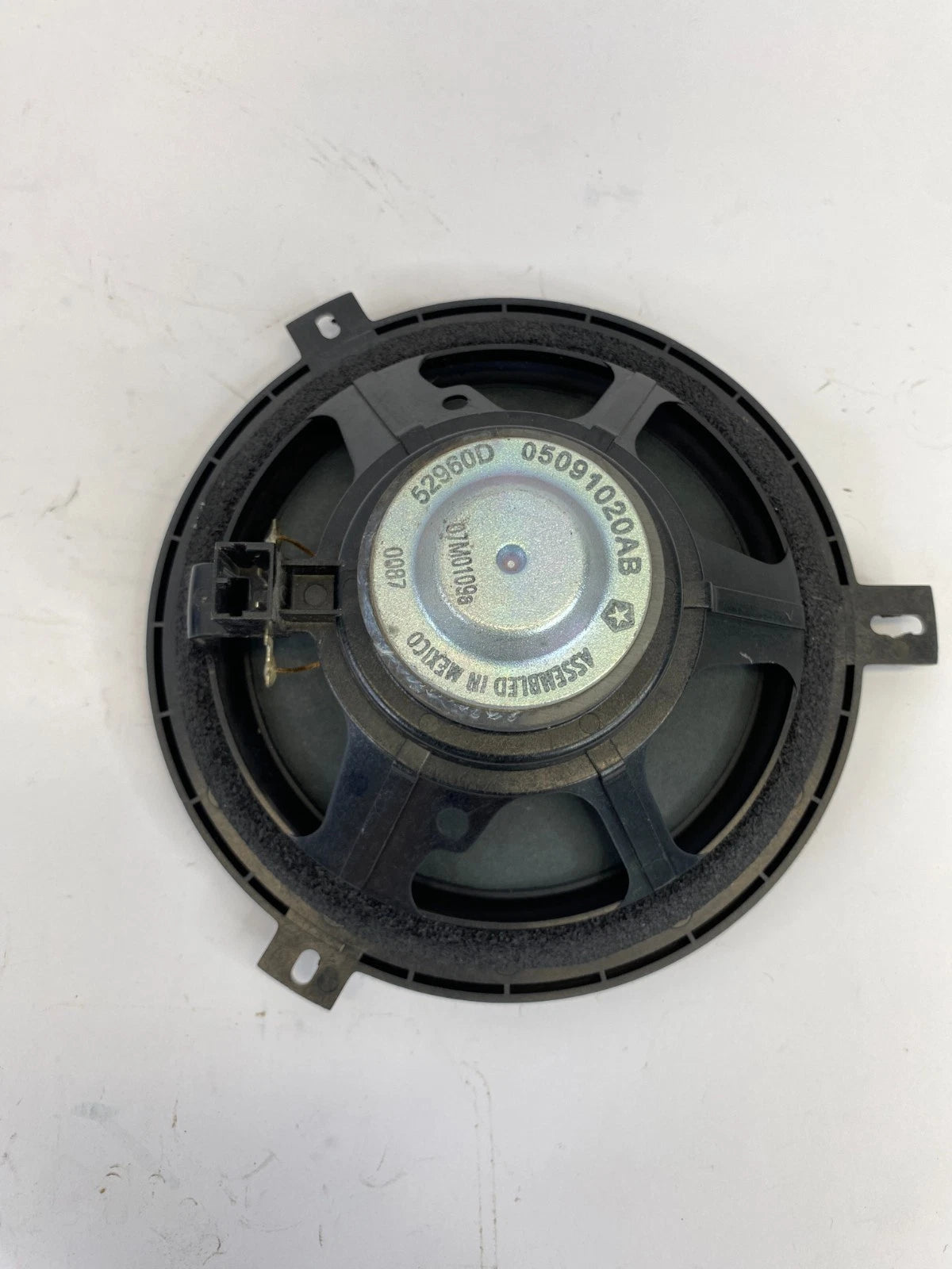 2002-2007 JEEP LIBERTY DOOR PANEL AUDIO SOUND SPEAKER ASSY 05091020AB OEM