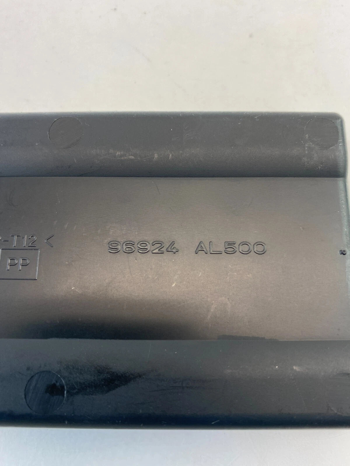 2003-2008 INFINITI G35 SEDAN FRONT CENTER CONSOLE POCKET STORAGE COIN TRAY OEM