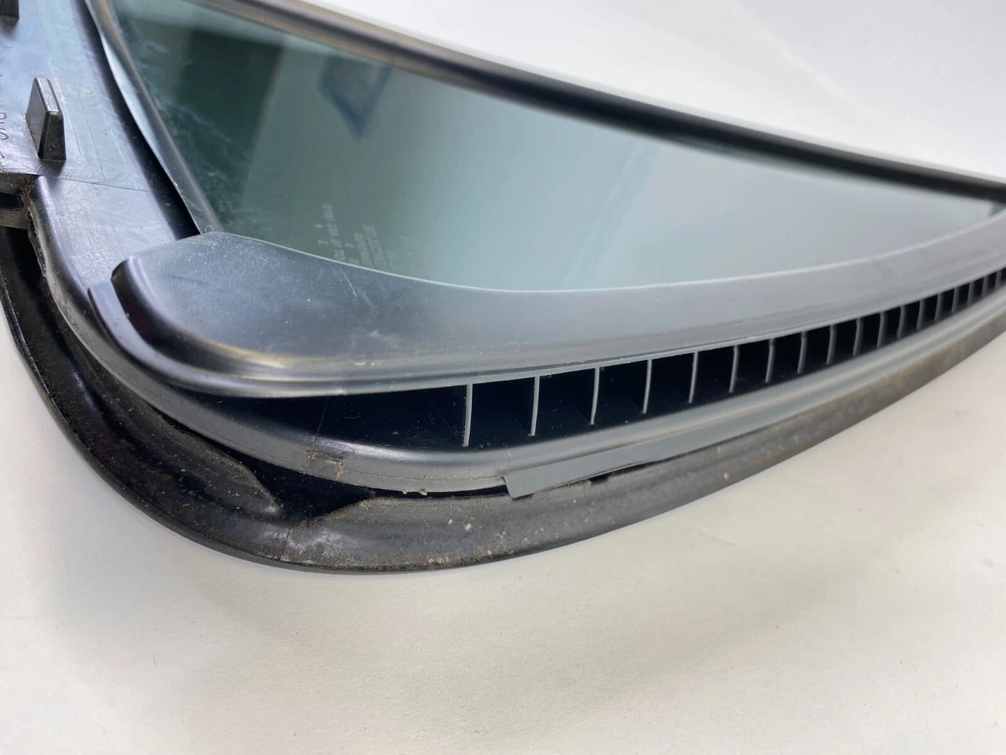 2001-2007 TOYOTA SEQUOIA REAR RIGHT DOOR QUARTER WINDOW GLASS FIXED 68188-0C010