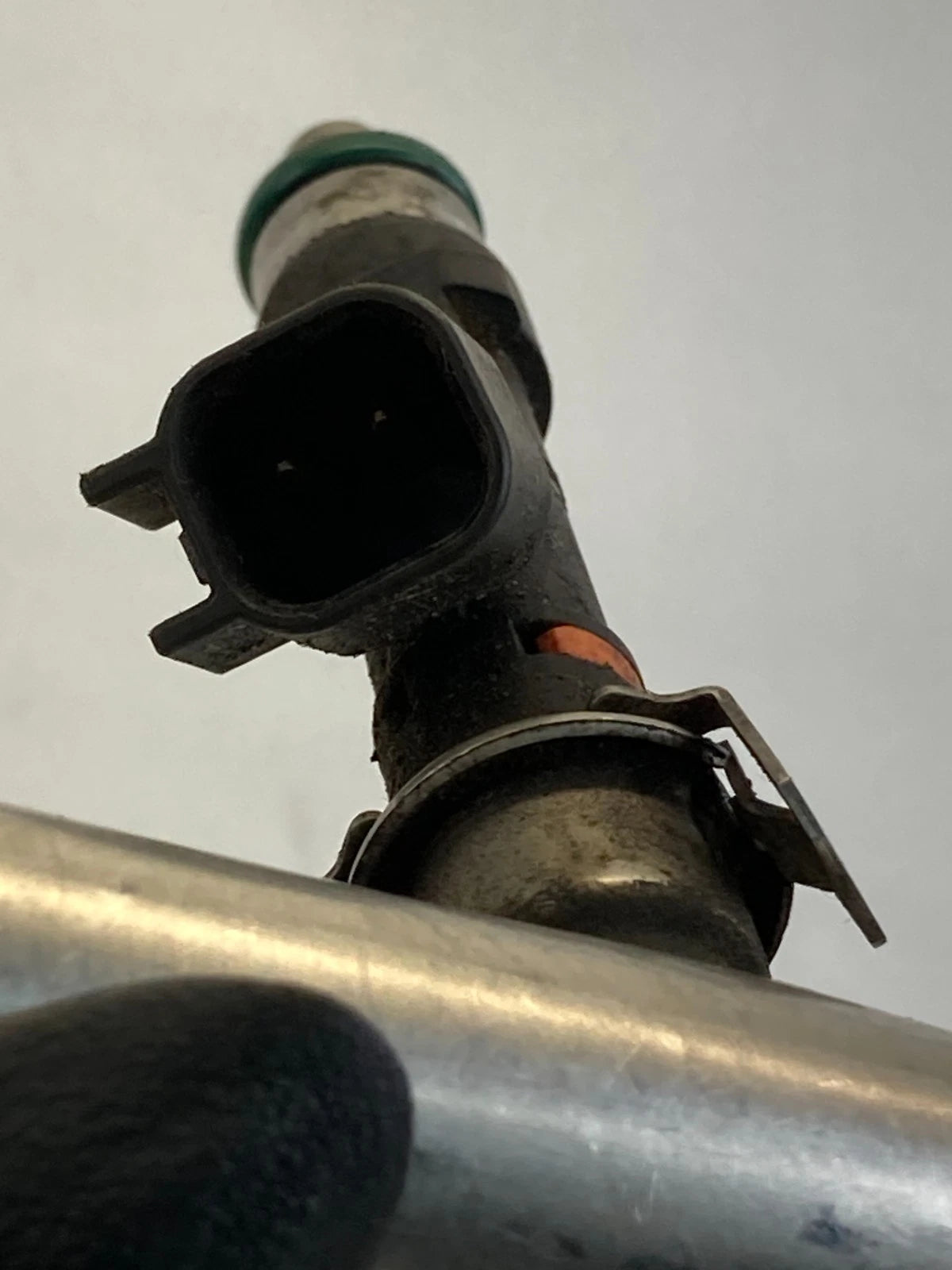 2004 FORD F-150 5.4L V8 A/T FUEL INJECTION RAIL W/ INJECTORS 3L3E-9F792-J6H OEM