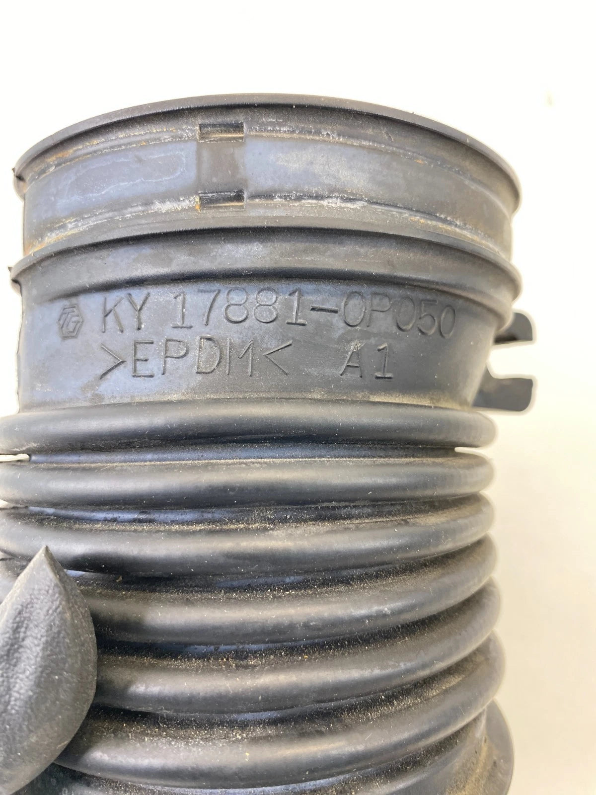 2007-2009 LEXUS RX350 3.5L AIR CLEANER INTAKE HOSE UPPER OEM FACTORY 17881-0P050