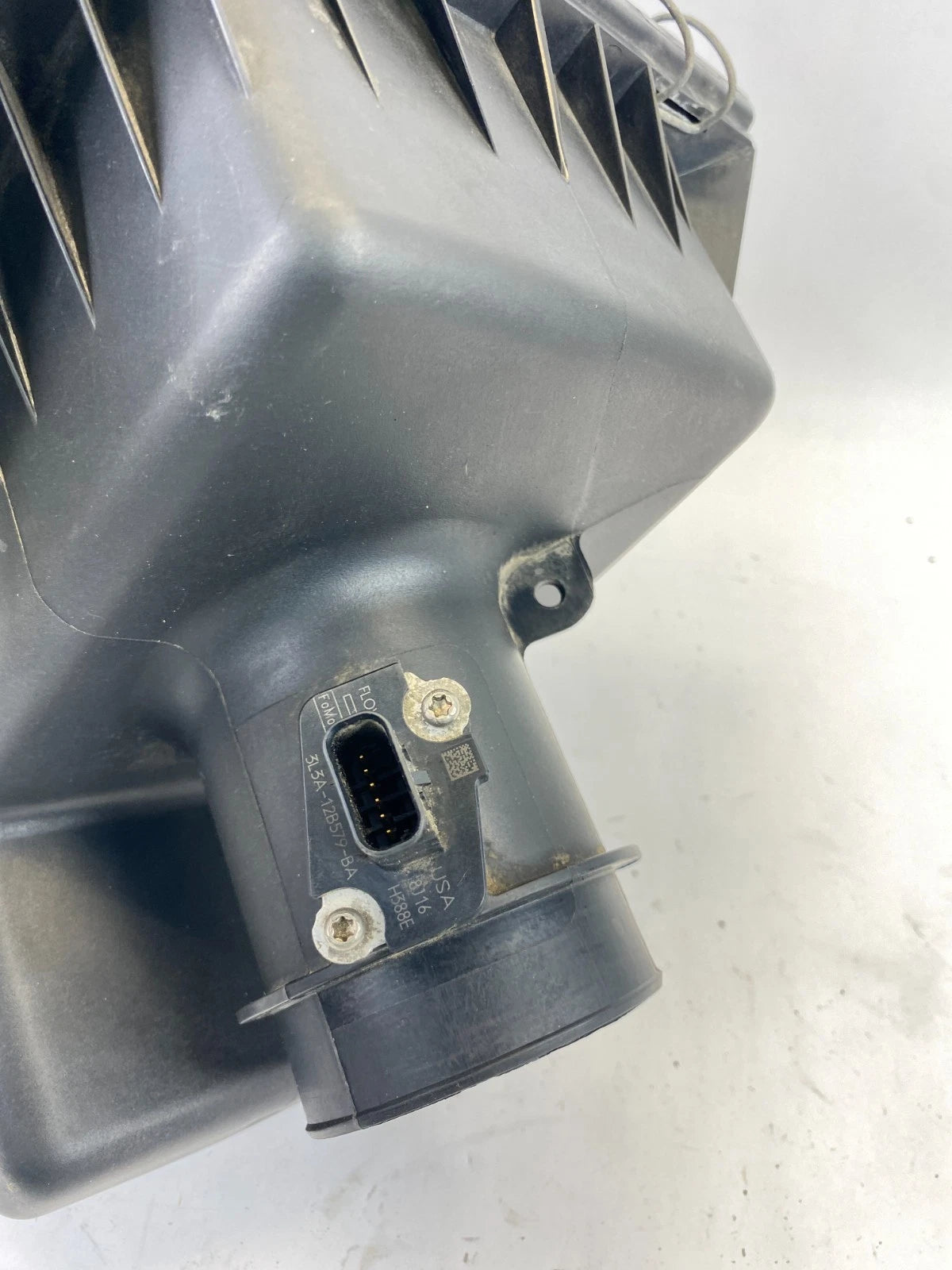 2009-2012 FORD ESCAPE 2.5L AIR CLEANER INTAKE FILTER BOX HOUSING 8L84-9600-BD