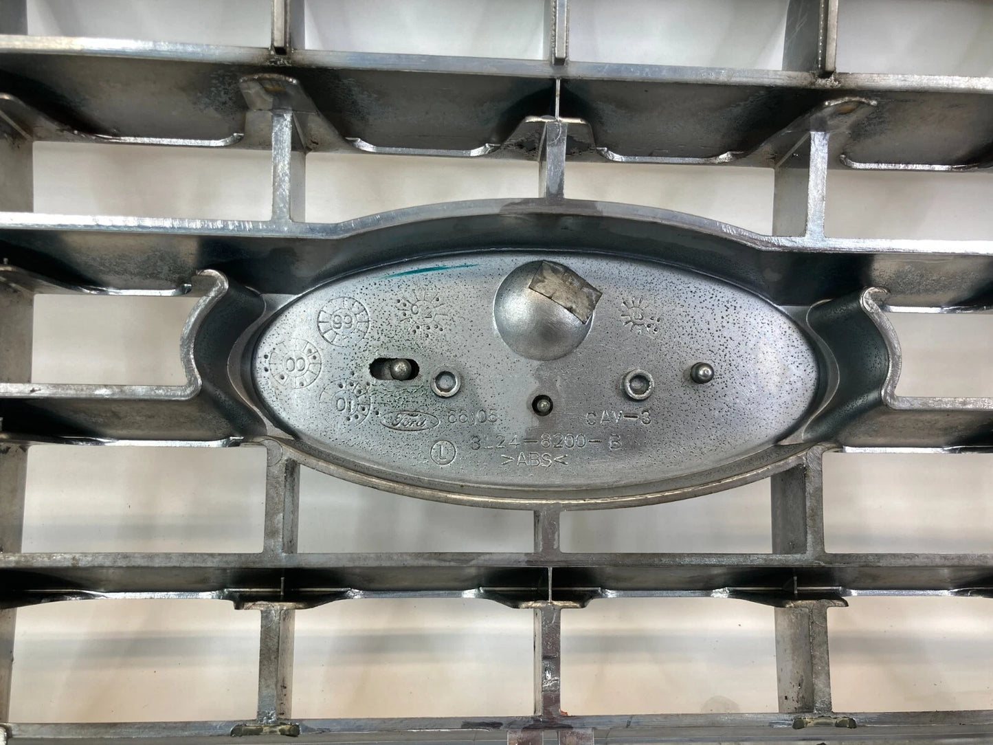 2002 2003 2004 2005 FORD EXPLORER FRONT UPPER GRILL GRILLE 3L24-8200 OEM