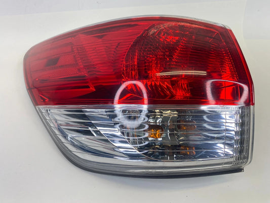 2013-2016 NISSAN PATHFINDER LEFT DRIVER OUTER QUARTER TAIL LIGHT LAMP OEM