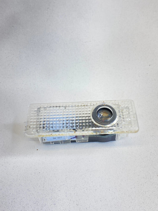 2004-2007 BMW 530I FRONT DRIVER SIDE INTERIOR DOOR LIGHT COURTESY LAMP OEM
