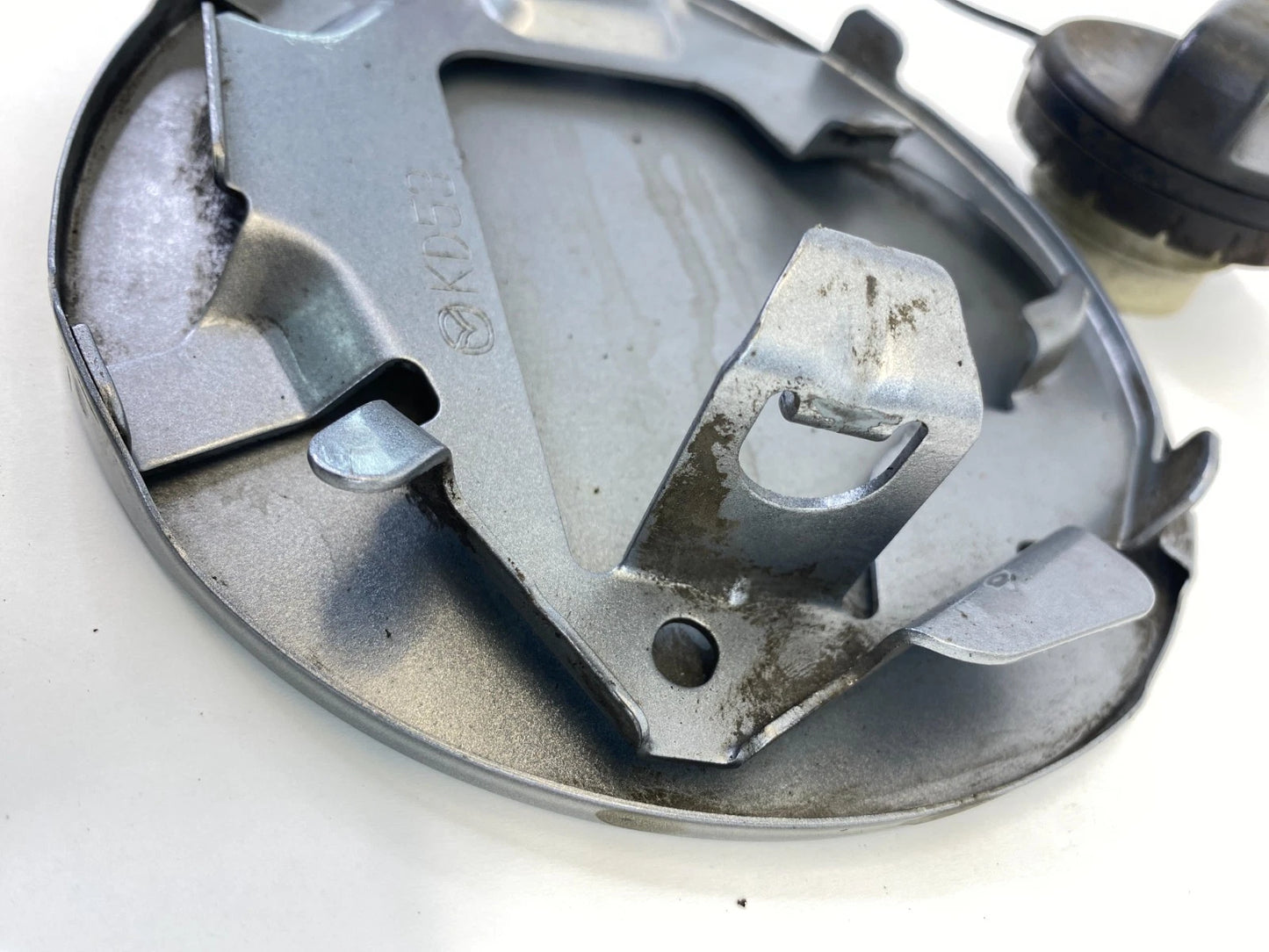 2013-2016 MAZDA CX-5 CX5 FUEL FILLER DOOR GAS LID COVER W/ CAP OEM