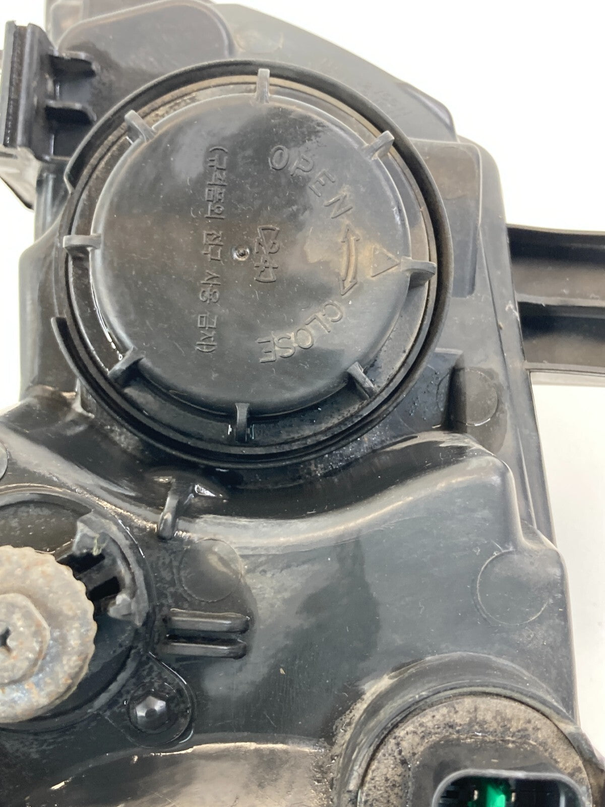 2010-2013 Kia Forte Front Right Passenger Side Headlight Headlamp Lamp OEM