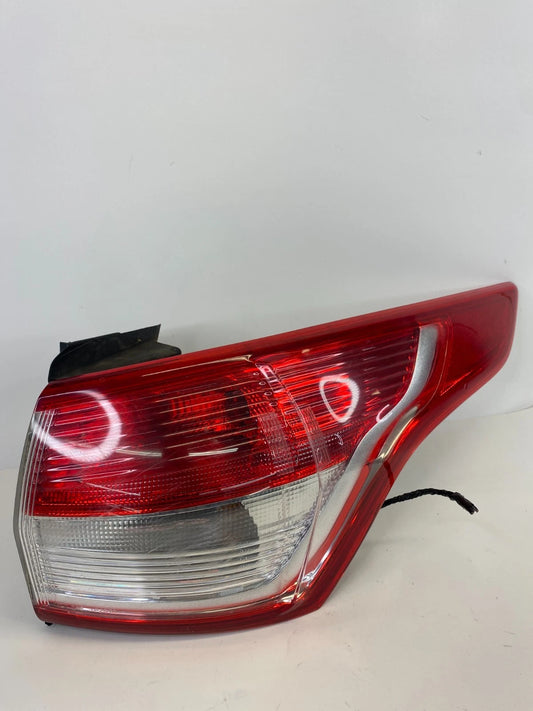 2013-2016 FORD ESCAPE RIGHT REAR OUTER TAILLIGHT LAMP UNIT VPCJ5X-13440-A OEM