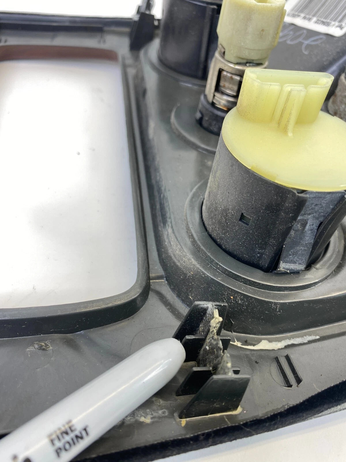 2002-2006 GMC ENVOY XL 02-09 ENVOY DASH RADIO BEZEL TRIM W/ AIR VENT & SWITCHES