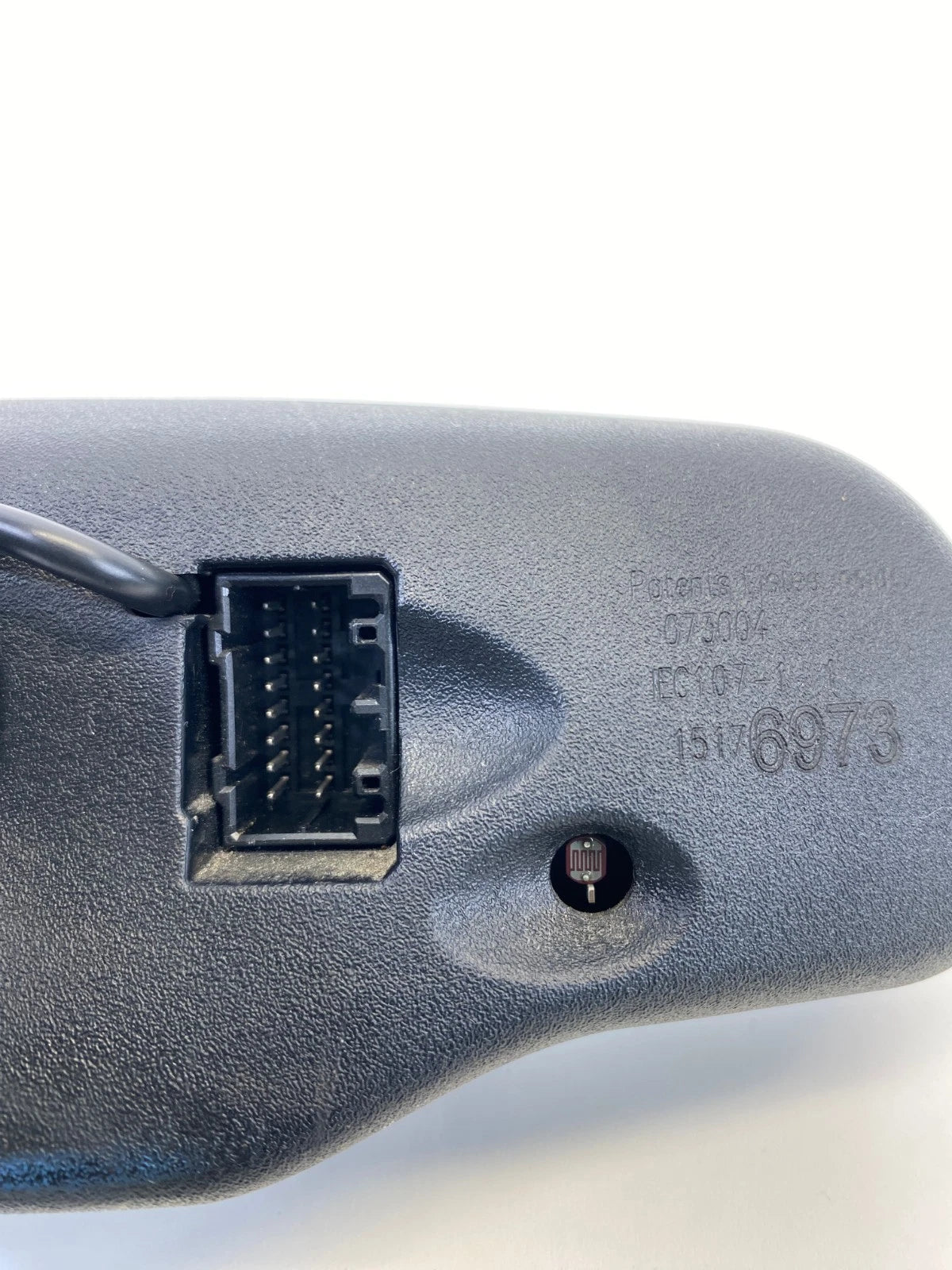 03-06 CHEVROLET TAHOE INNER REAR VIEW MIRROR AUTO DIMMING W/ ONSTAR 15176973 OEM