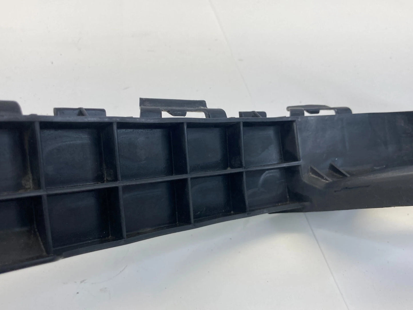 08-12 HONDA ACCORD SEDAN DRIVER SIDE HEADLIGHT MOUNTING BRACKET OEM 71190-TA0