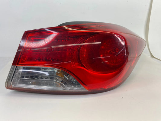 2011-2013 HYUNDAI ELANTRA SEDAN REAR RIGHT PASSENGER OUTER TAIL LIGHT OEM