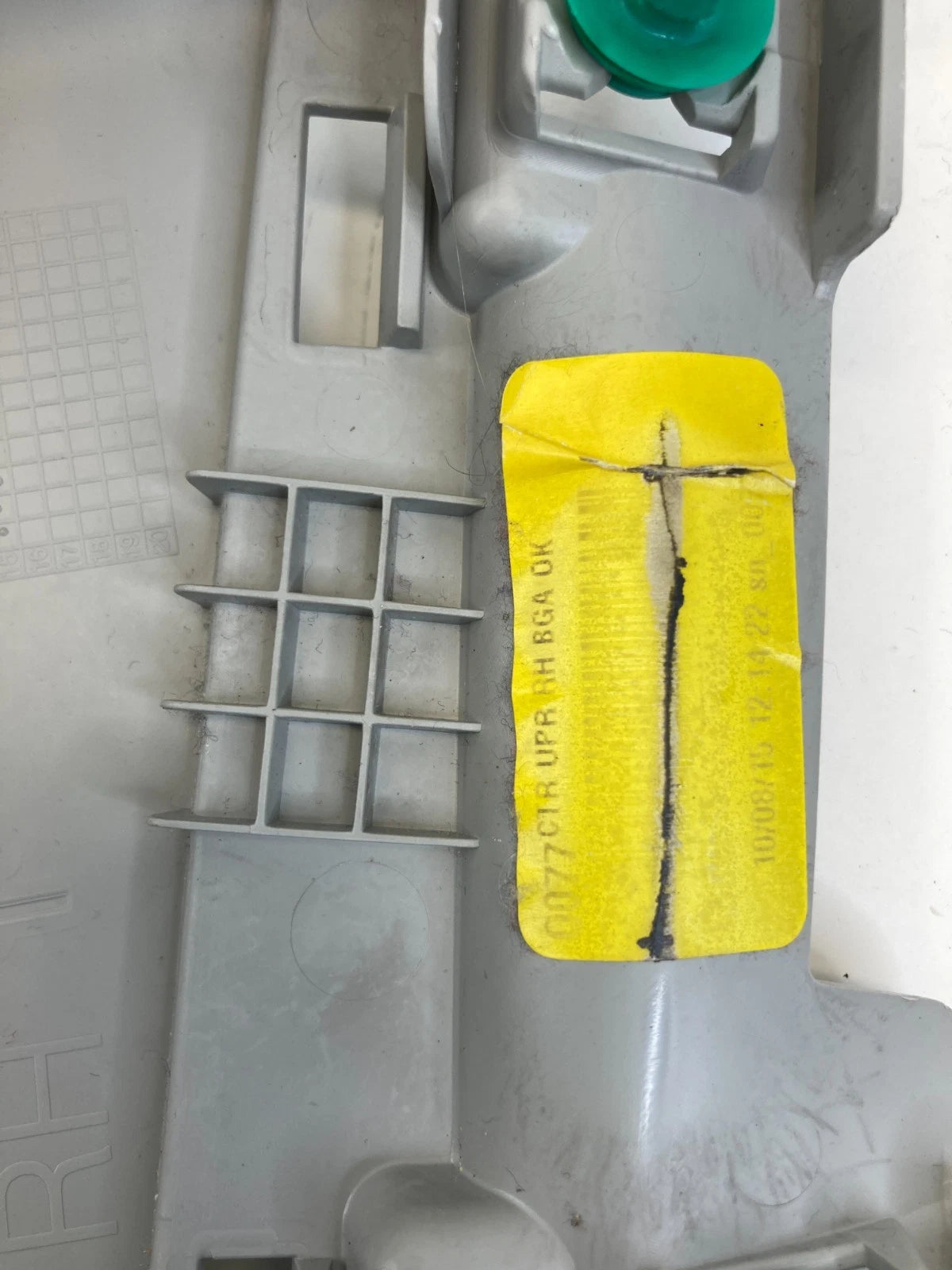 2016-2020 KIA SORENTO RIGHT SIDE UPPER B-PILLAR COLUMN COVER WITH BELT ADJUSTER