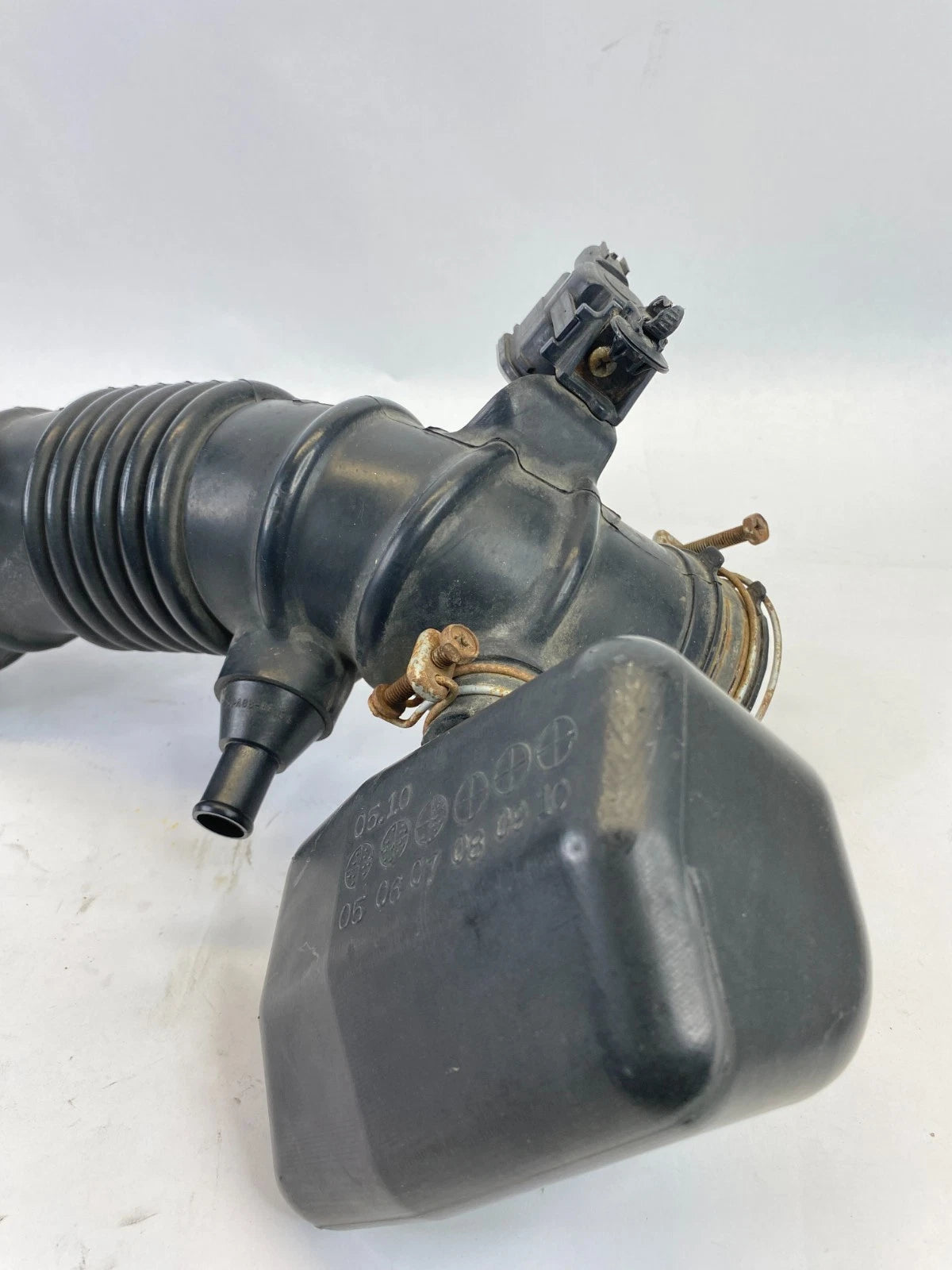2006-2008 TOYOTA RAV4 2.4L ENGINE AIR INTAKE DUCT TUBE RESONATOR HOSE OEM