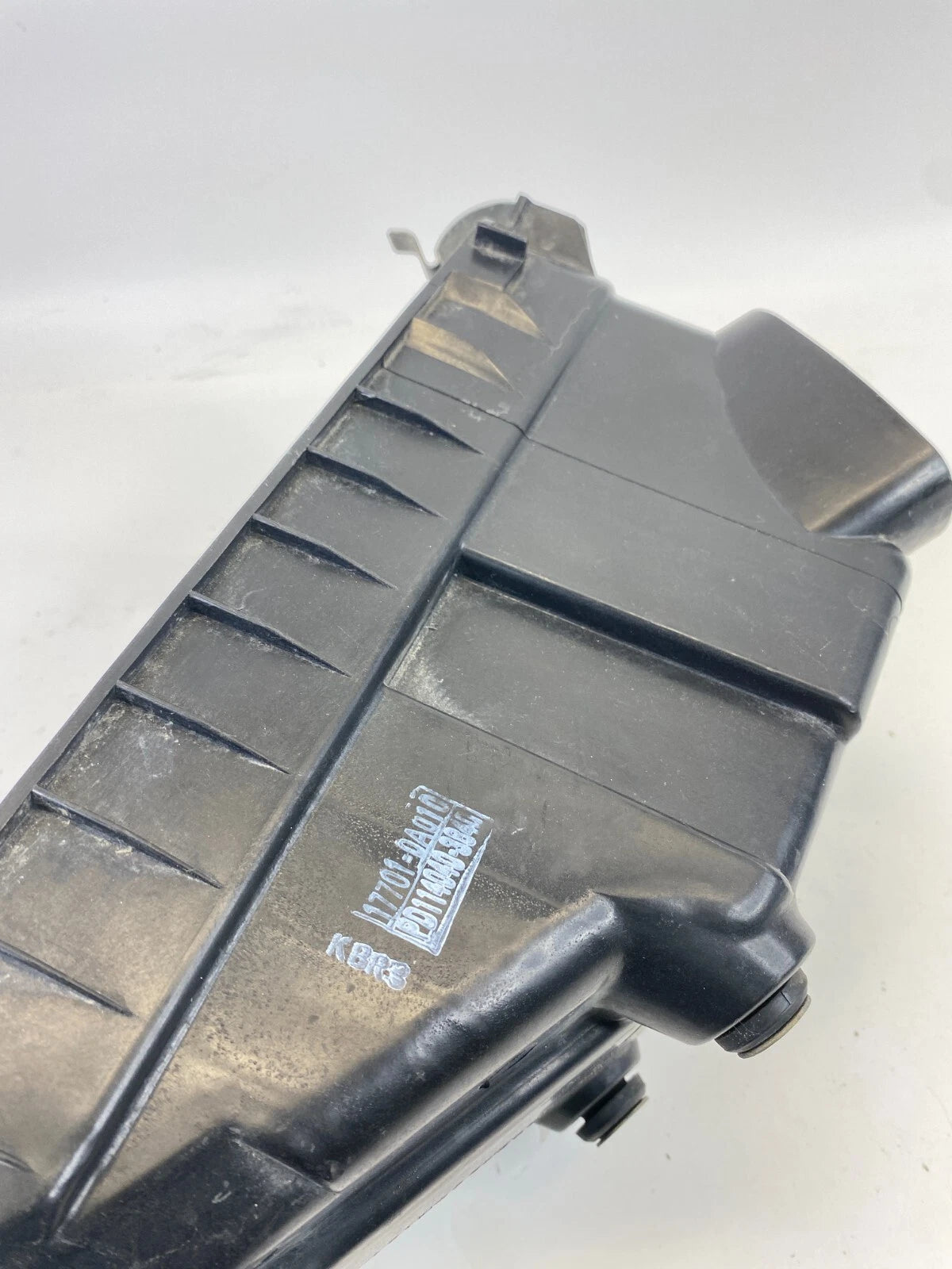 1999-2001 LEXUS ES300 ENGINE AIR CLEANER FILTER BOX CASE HOUSING 17701-0A010 OEM
