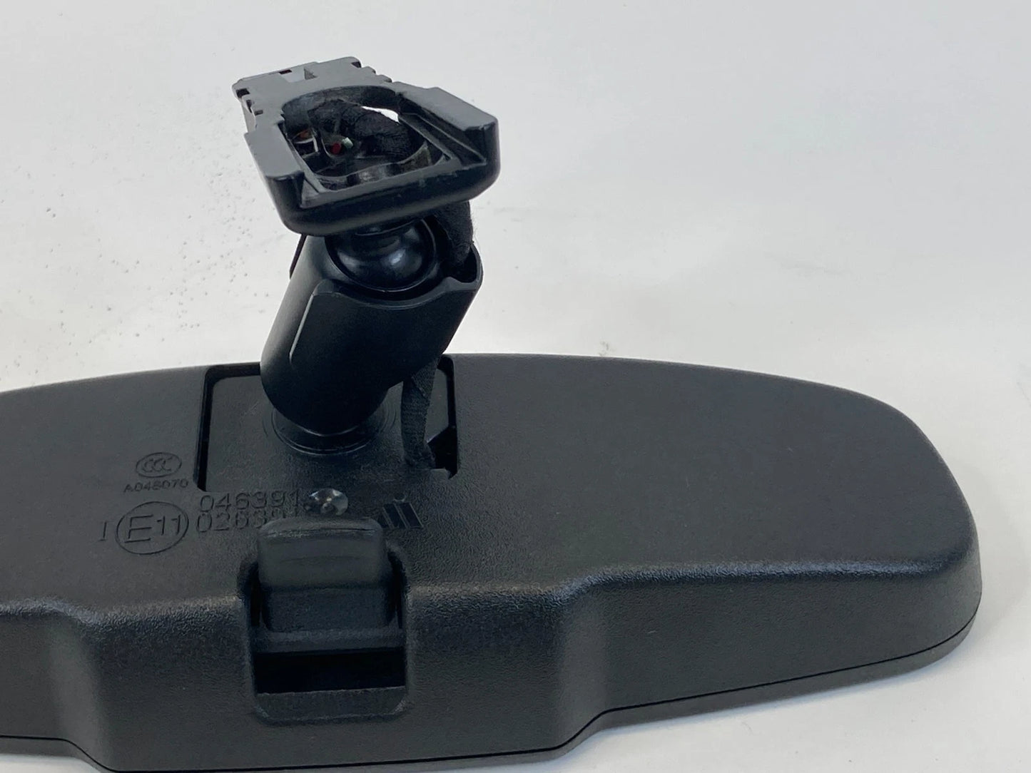 2015-2020 Chevrolet Trax Rear View Mirror w/Auto Dim & Onstar E11026391 OEM