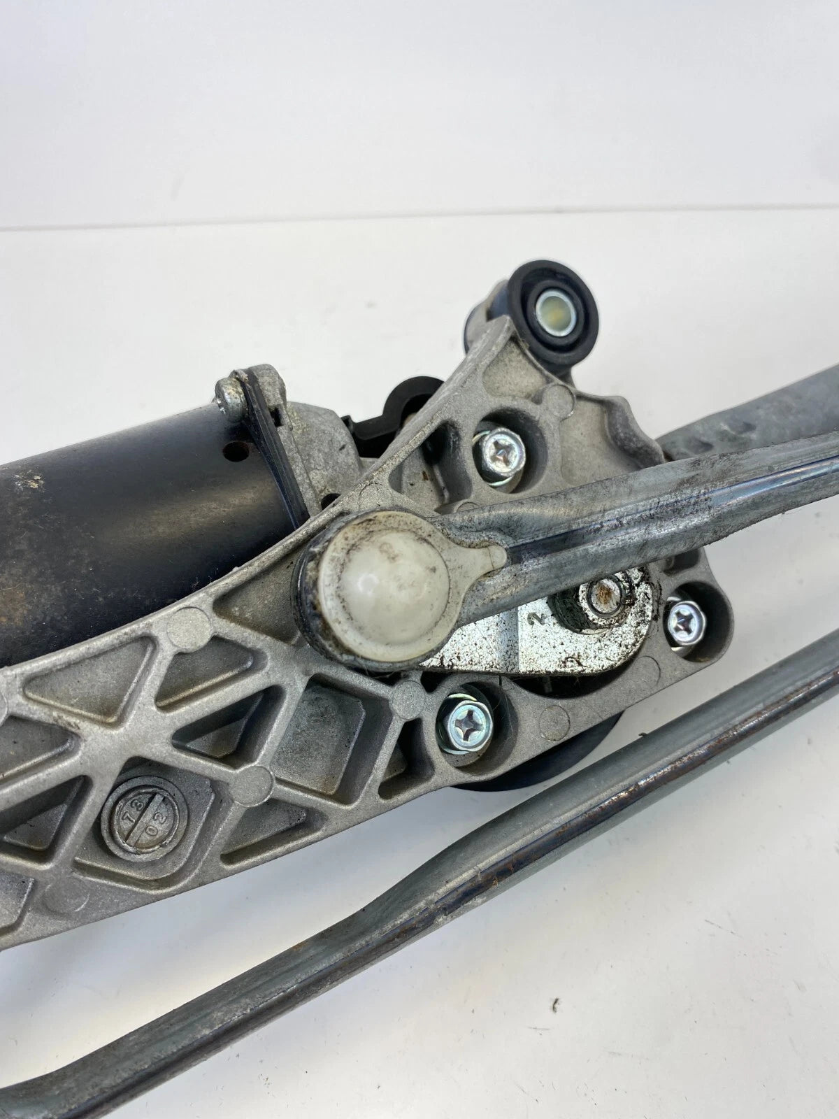 2004-2008 TOYOTA SOLARA FRONT WINDSHIELD WIPER MOTOR W/ LINKAGE 85110-AA050 OEM