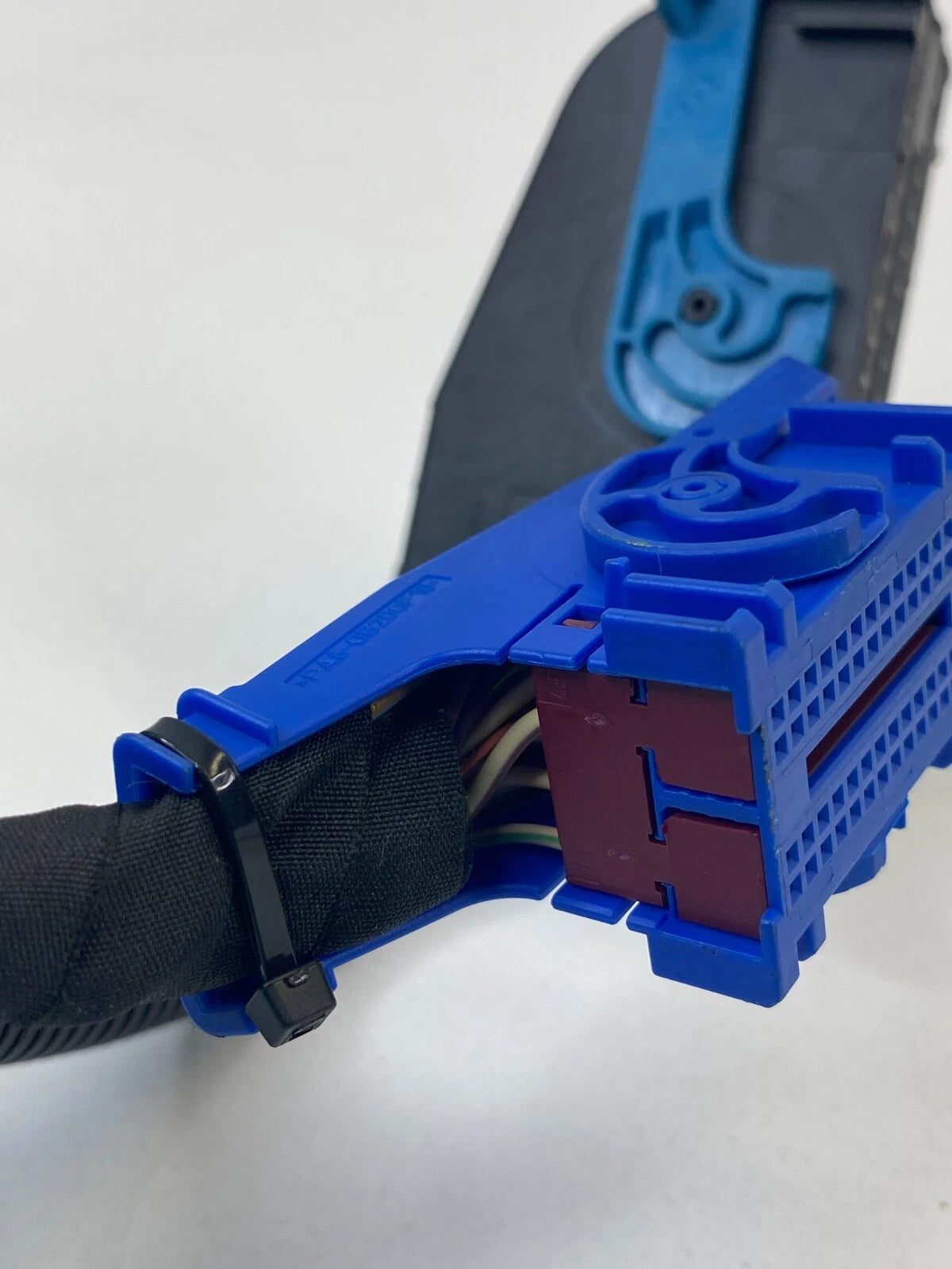 2013 Dodge Dart Manual Trans BCM Body Control Module Plug Connector SET