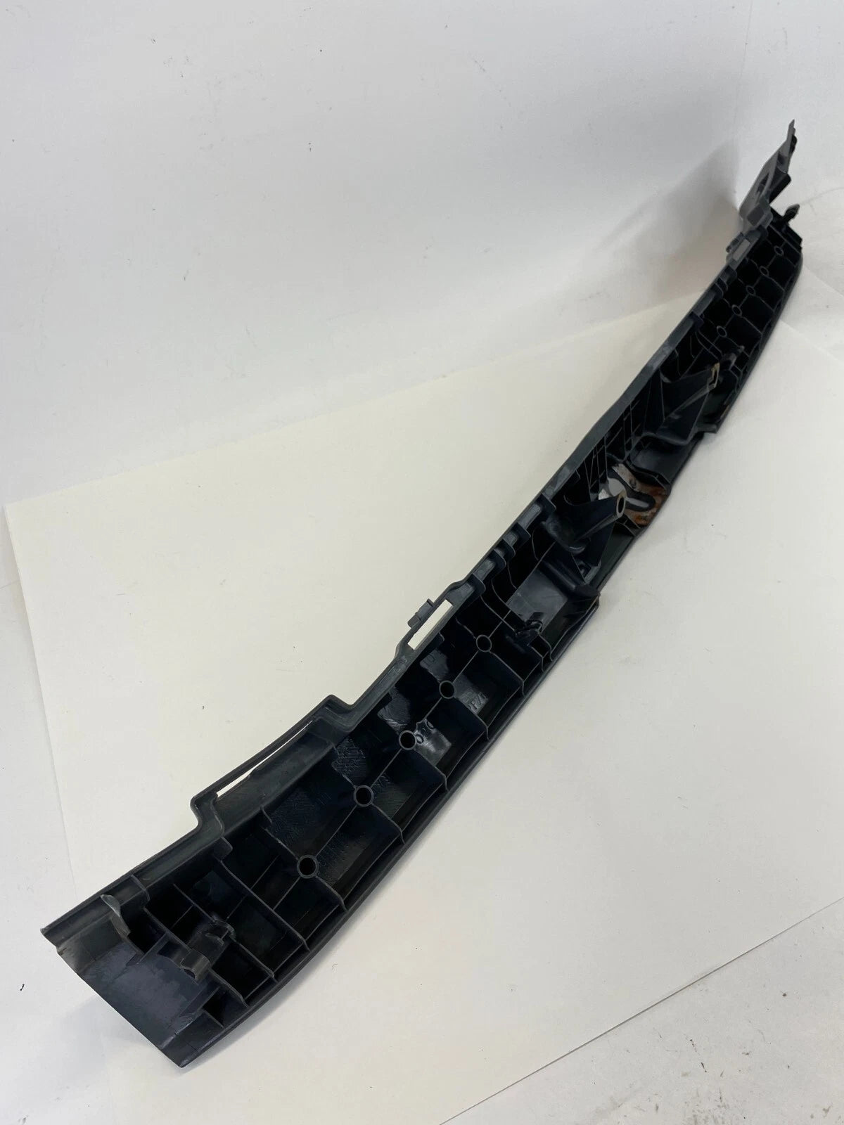 04-09 TOYOTA PRIUS REAR TRUNK LUGGAGE TRIM LIFTGATE SILL COVER 64716-47010 OEM