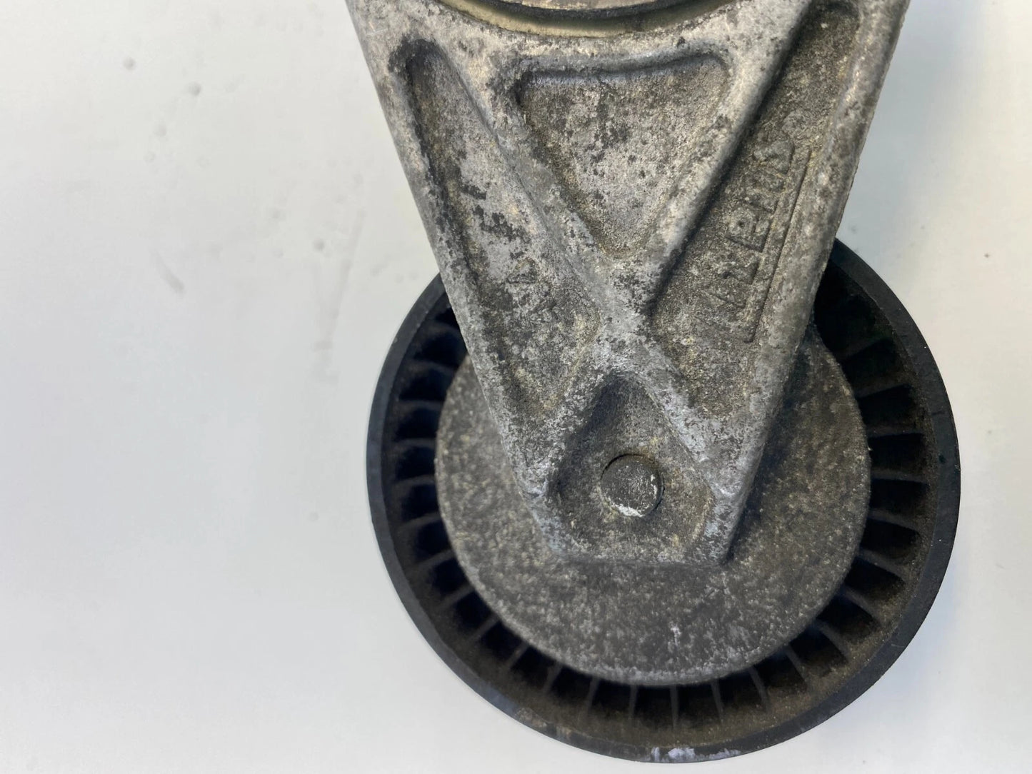 1998-2005 VW BEETLE FRONT ENGINE BELT TENSIONER PULLEY OEM FACTORY 06A-903-315-E