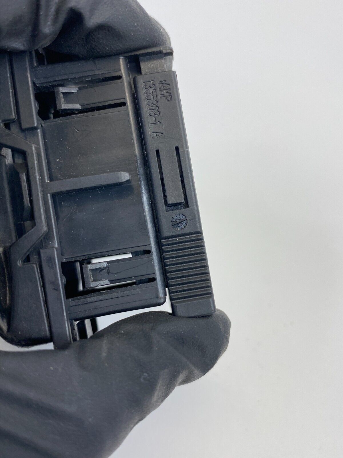 2003-2006 Mercedes-Benz E500 Diagnostic Plug Port Under Cover 202-540-23-73