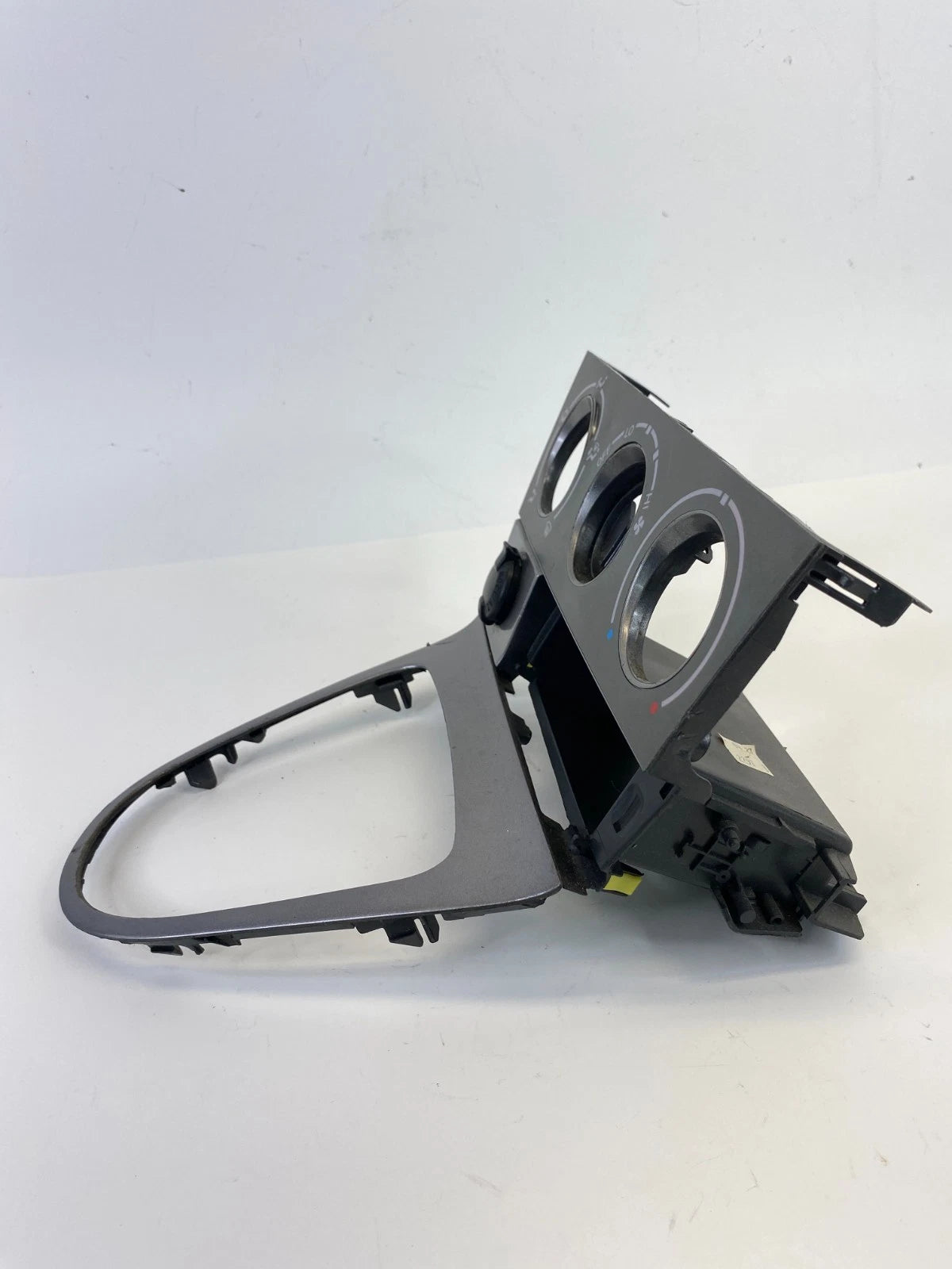 03-08 PONTIAC VIBE SHIFTER CLIMATE CONTROL TRIM BEZEL W STORAGE & POWER OUTLET