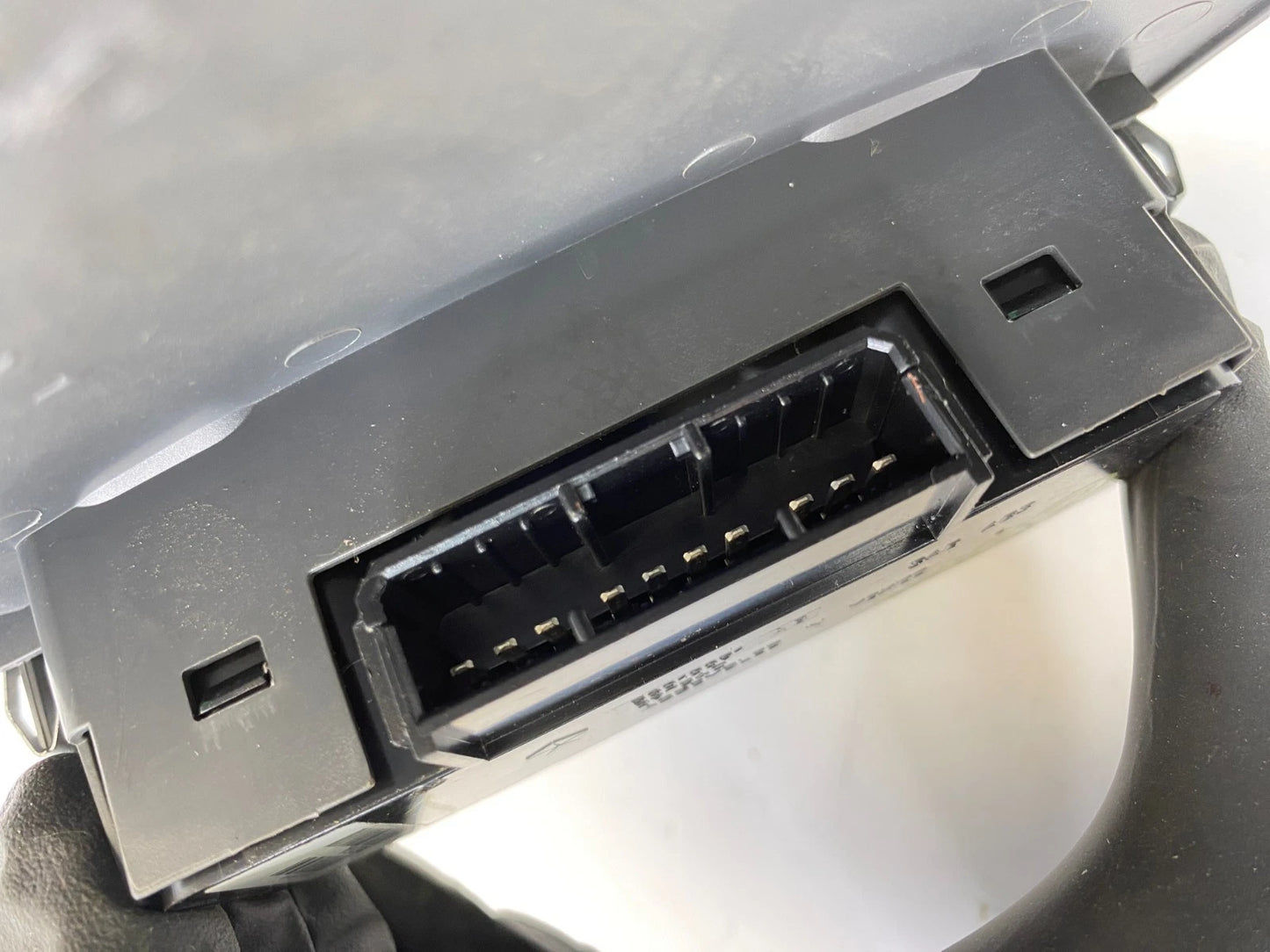 2002-2007 JEEP LIBERTY REAR CONSOLE POWER WINDOW SWITCH BEZEL W/ SWITCH 5GP28XDH