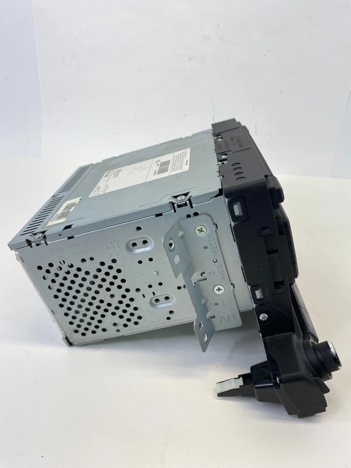 2017 2018 HYUNDAI ELANTRA RADIO AM FM CD PLAYER RECEIVER 96170-F2100-UAT OEM