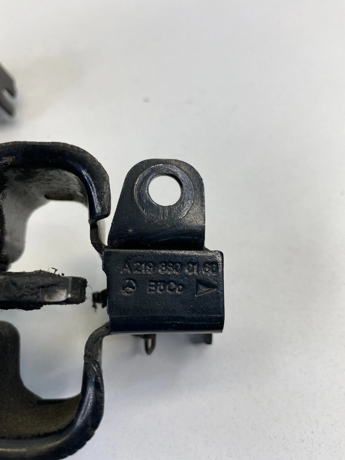 2006-2011 MERCEDES ML350 FRONT HOOD BONNET LOWER LATCH LOCK CATCH PAIR SET OEM