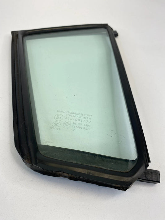 04-09 MAZDA 3 SEDAN REAR RIGHT PASSENGER DOOR VENT GLASS WINDOW ASSEMBLY OEM