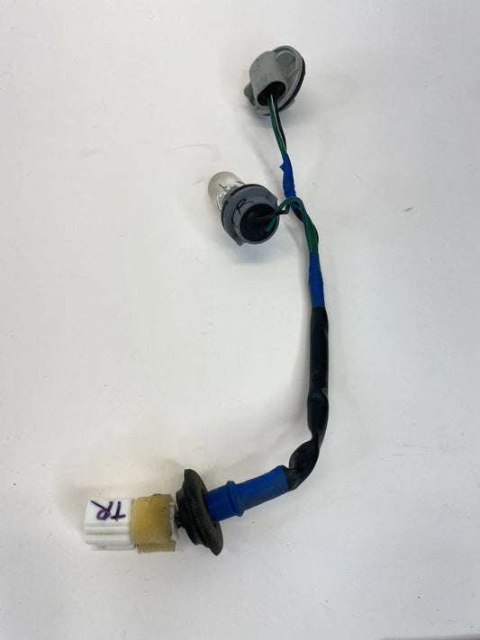 18 19 MITSUBISHI OUTLANDER SPORT SOCKET & WIRE HARNESS OUTER RH TAIL LIGHT OEM