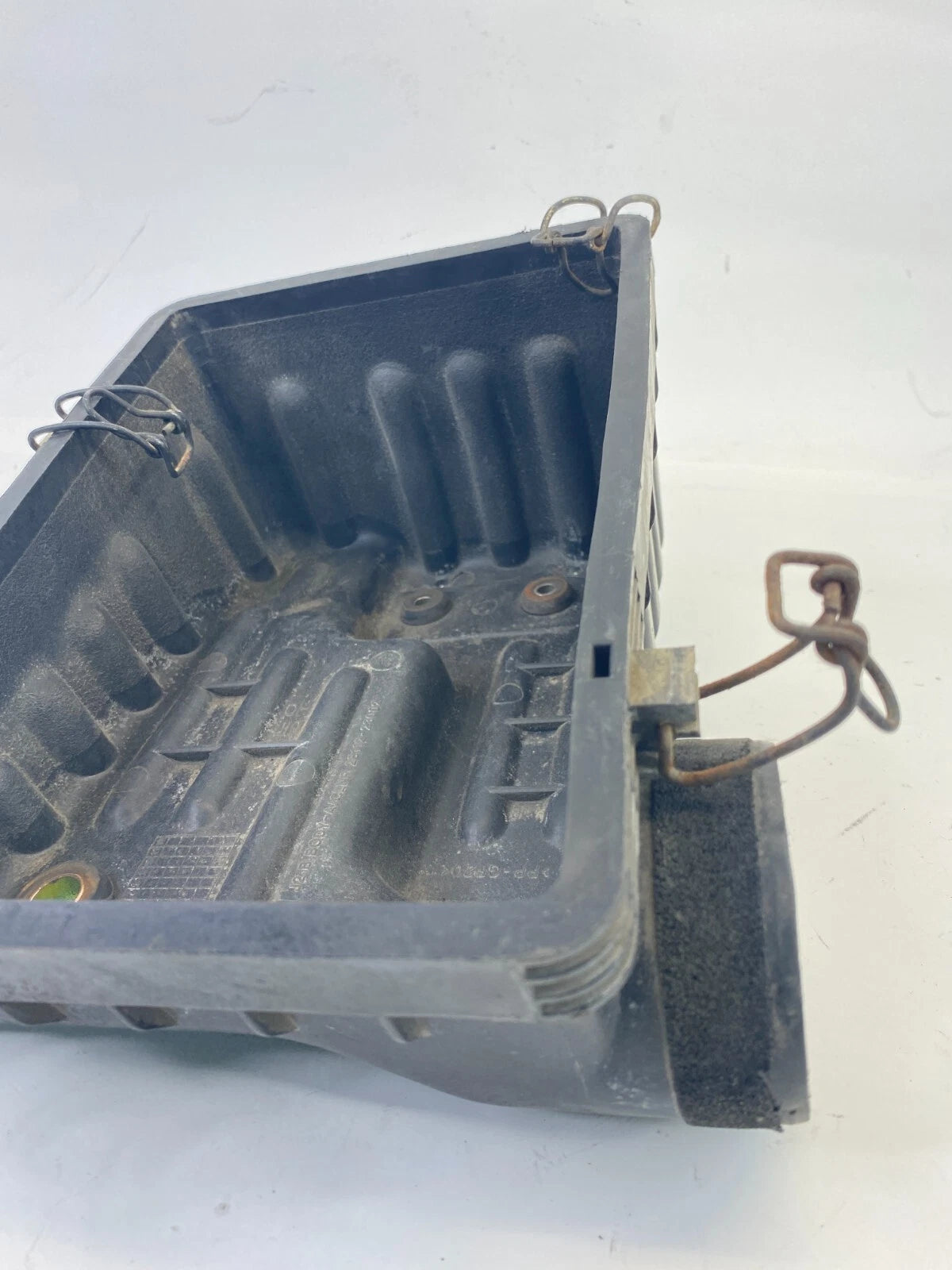 96-00 HYUNDAI ELANTRA 2.0L AIR CLEANER INTAKE BOX LOWER COVER 28112-23002 OEM