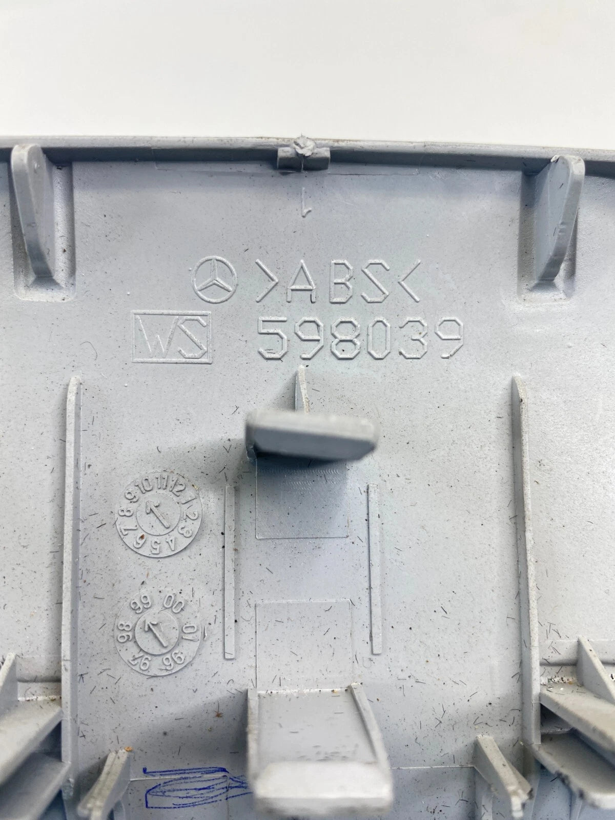 2000-2002 MERCEDES-BENZ S500 REAR LOWER CENTER CONSOLE COVER BEZEL TRIM 598039